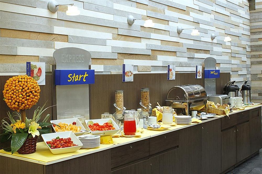 Holiday Inn Express Bogota - Parque La 93 By Ihg Ресторан фото