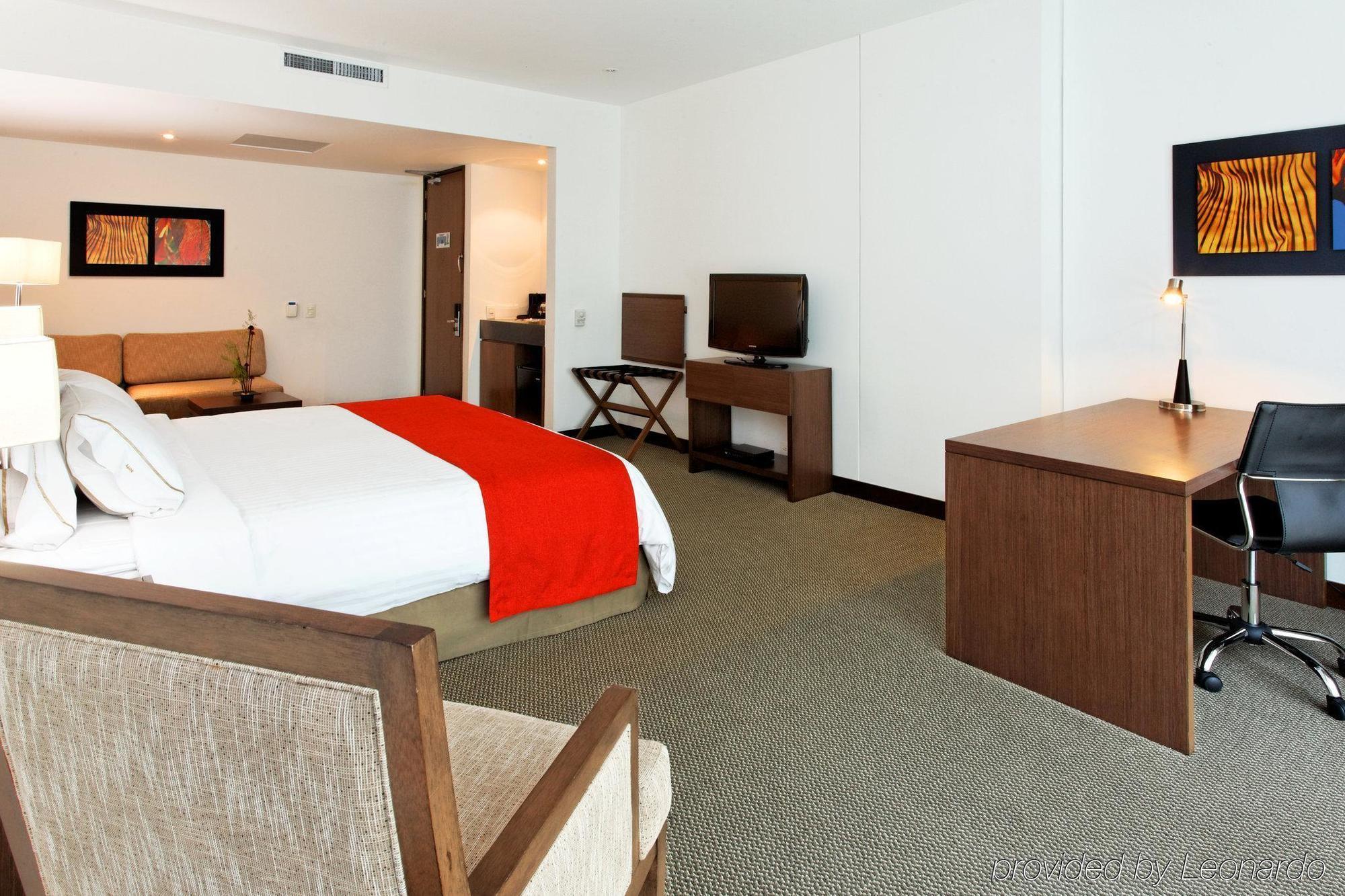 Holiday Inn Express Bogota - Parque La 93 By Ihg Экстерьер фото