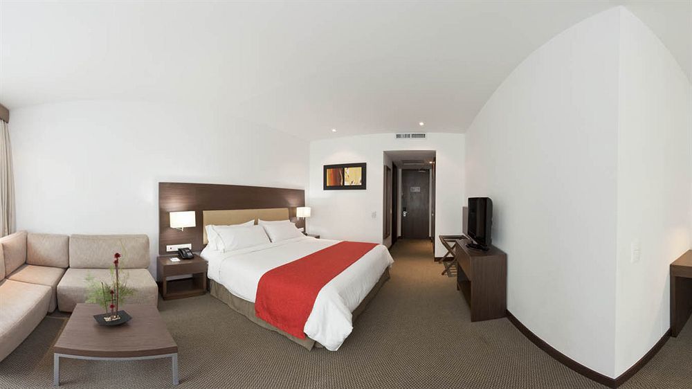 Holiday Inn Express Bogota - Parque La 93 By Ihg Экстерьер фото